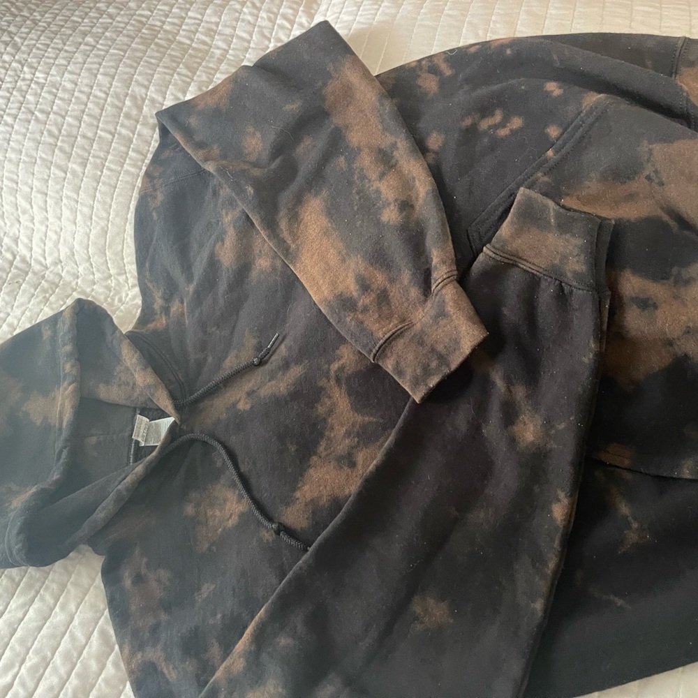 Gildan Black and Brown Hoodie